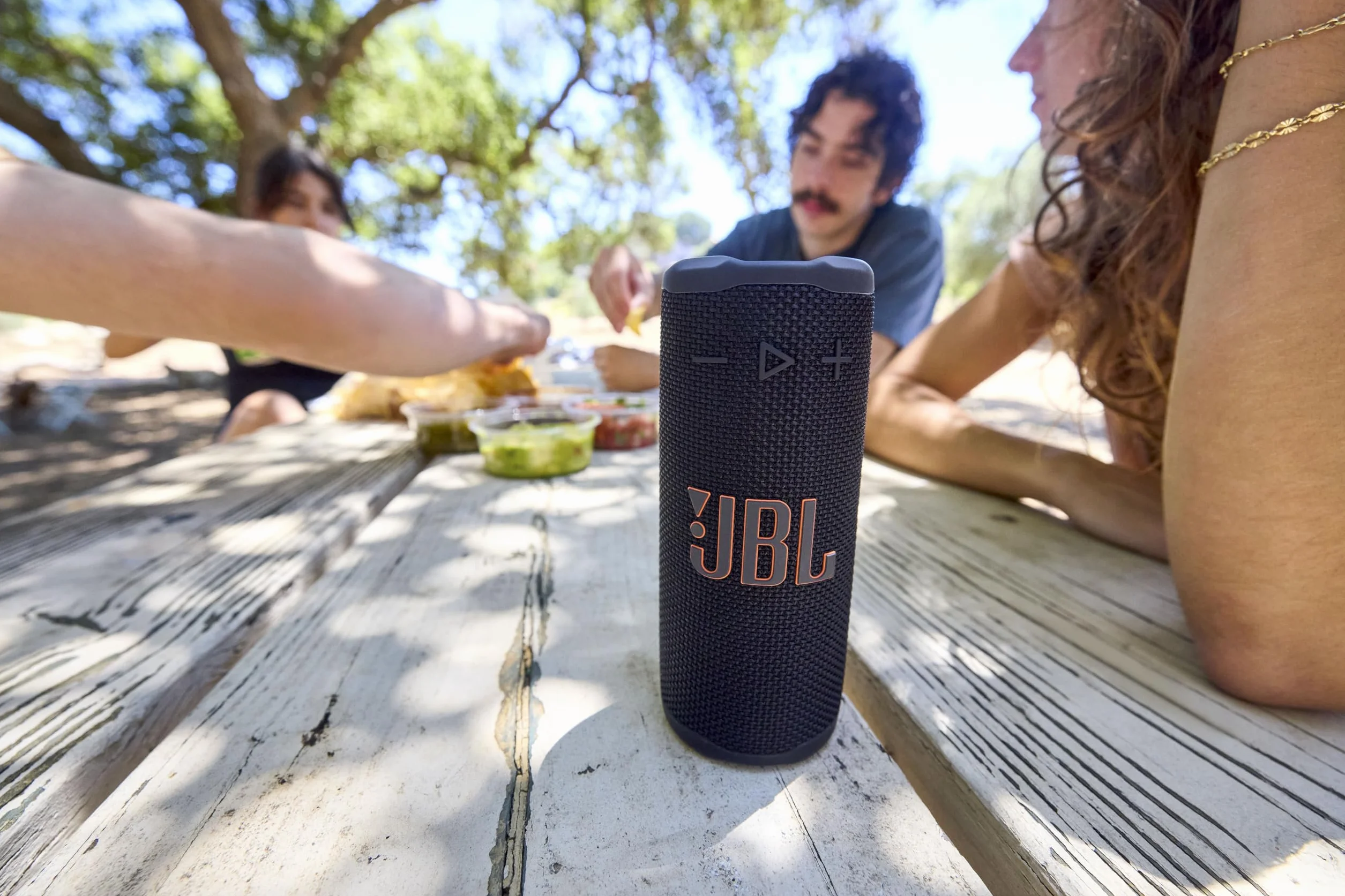 JBL Grip Enceinte Bluetooth compacte IP68 14h autonomie Auracast Noir