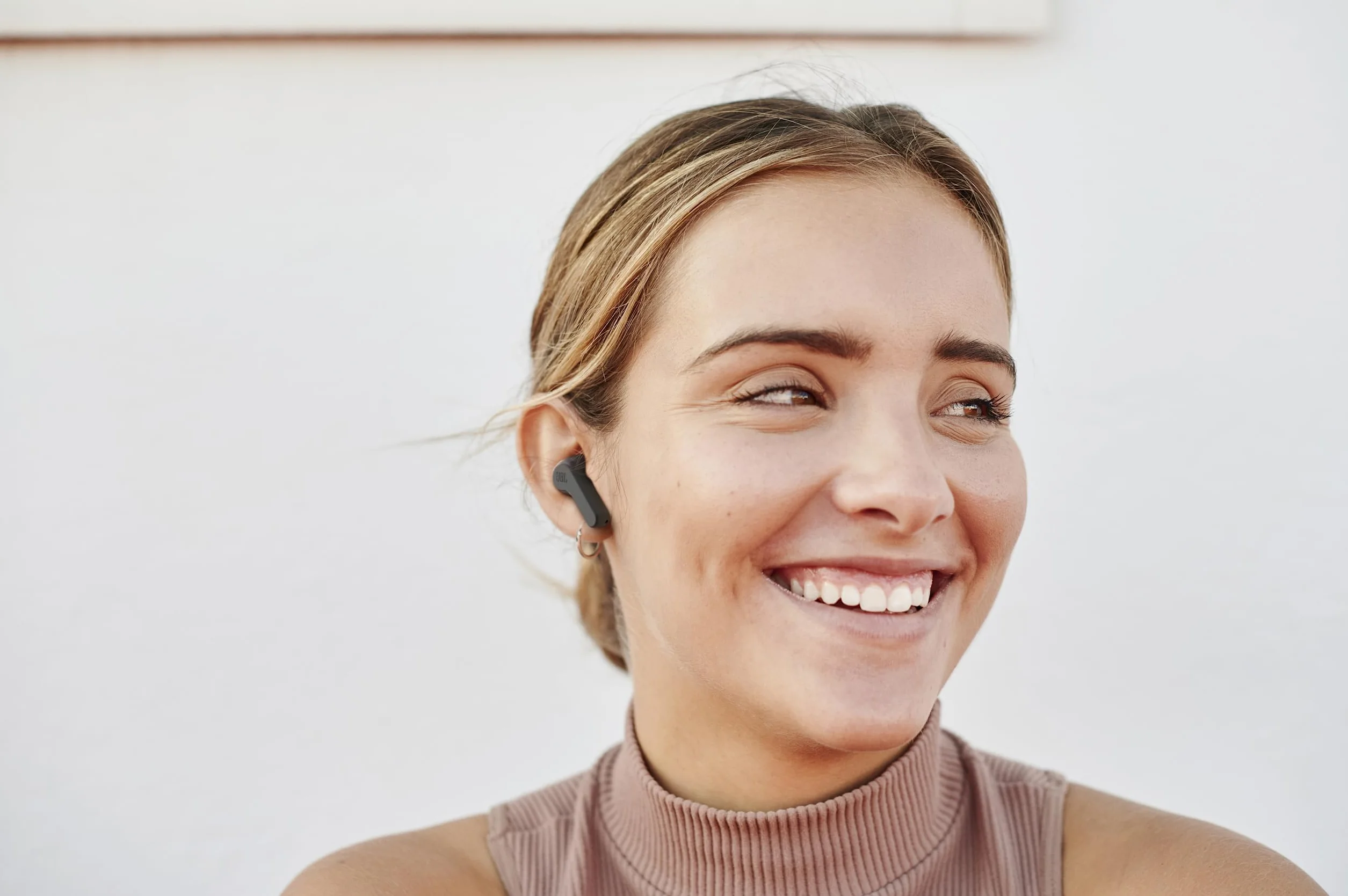 JBL Wave Beam Écouteurs Intra-Auriculaires sans Fil IP54 IPX2 Autonomie 32h Noir