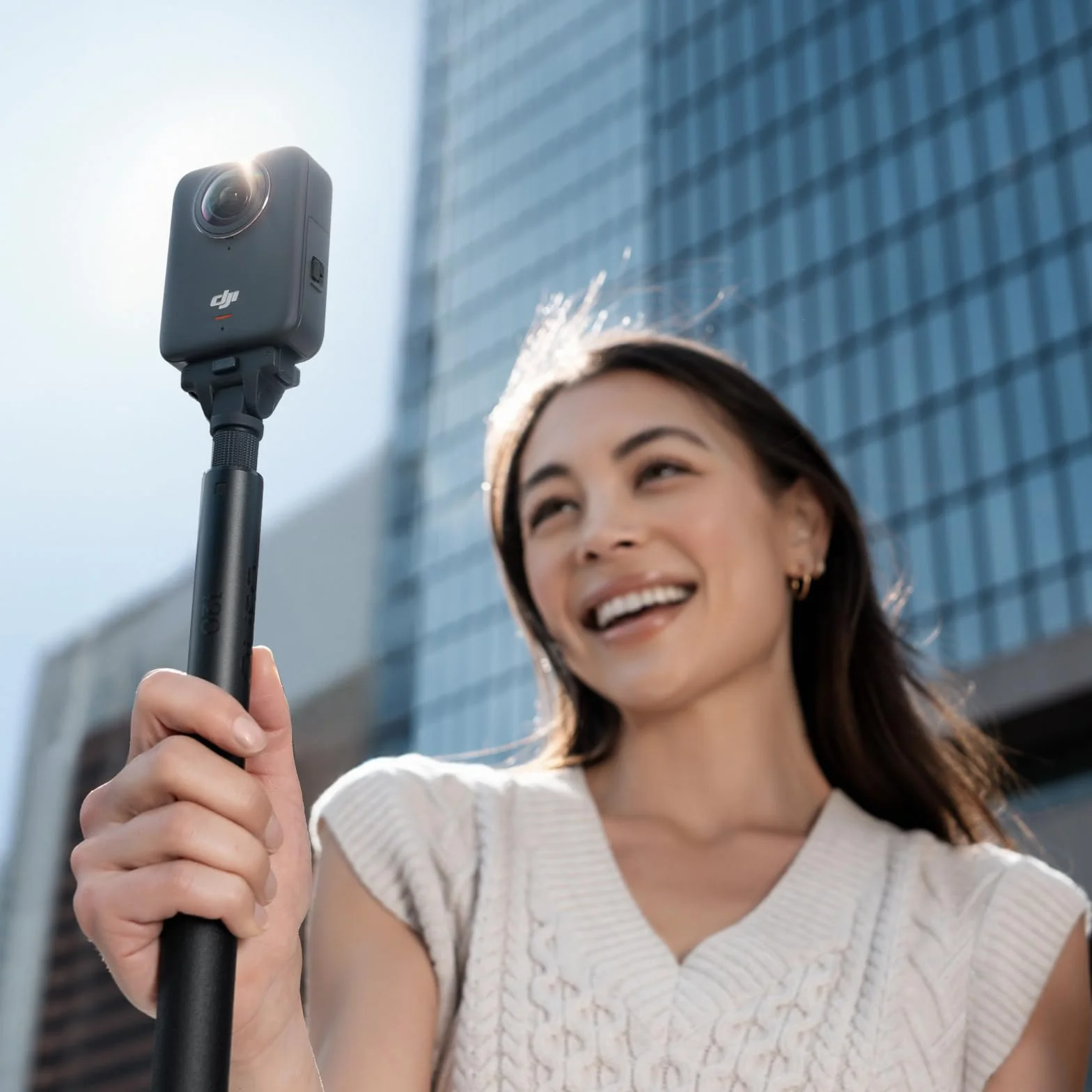 DJI Osmo 360 Bundle Essentiel, Caméra 360° 1 Pouce 8K Native, Perche Selfie Invisible 1,2m, 2 Batteries